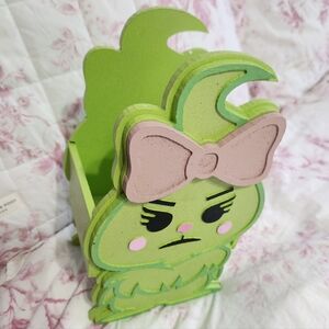 Green and Pink Makeup Organizer